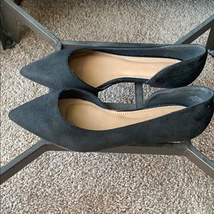 Women’s pointy toe black flats
